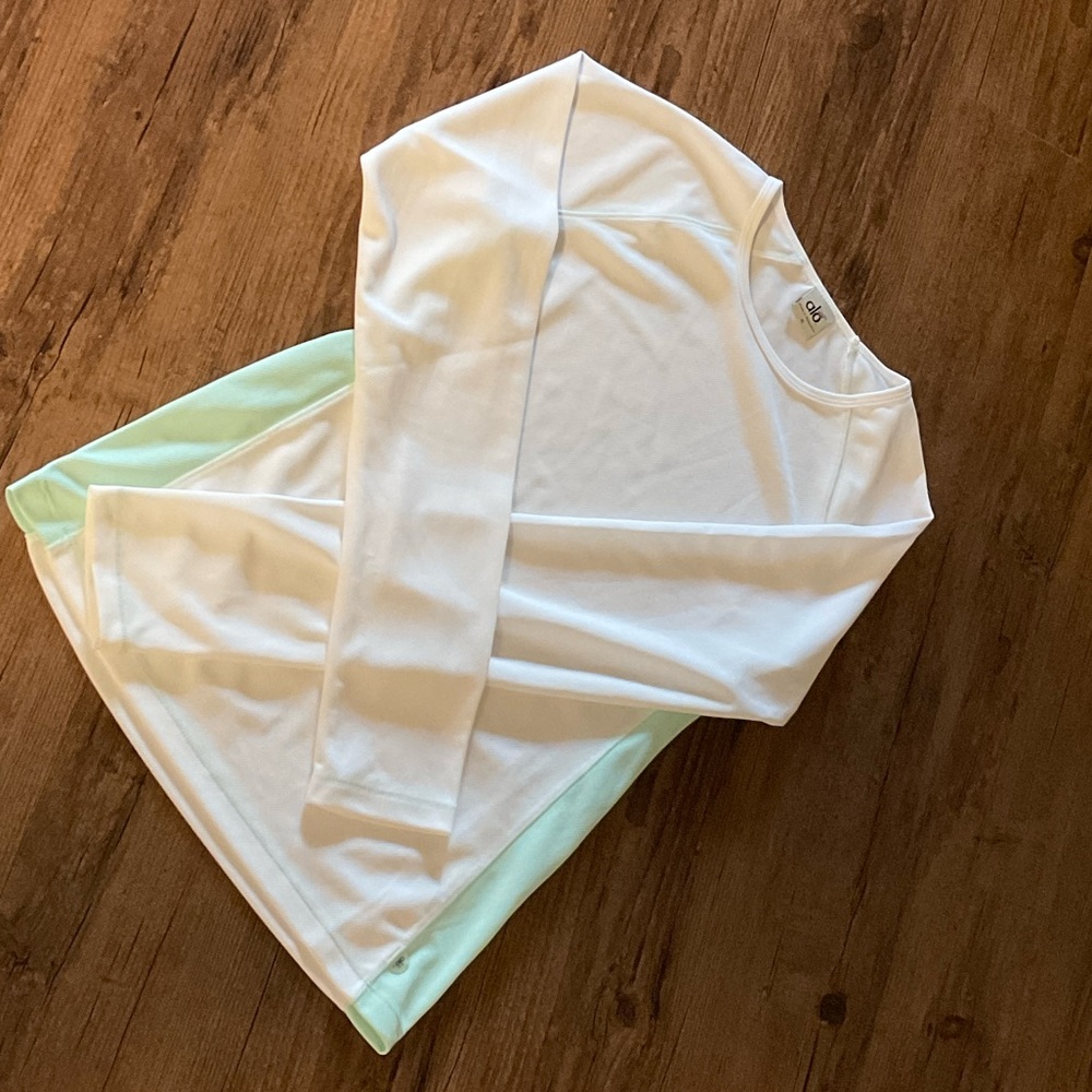 ALO Yoga White and Mint Long Sleeve Top